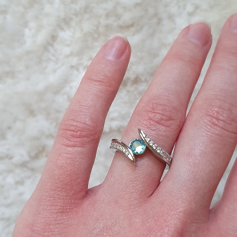 Pretty Small Green Round Diamond Ring - Picture 7 of 7